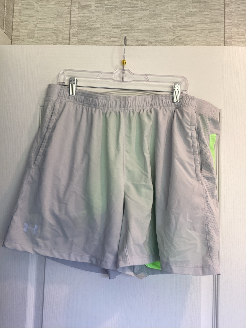 Under Armour Men's Light Gray Athletic Shorts with Neon Green Trim XL EUC